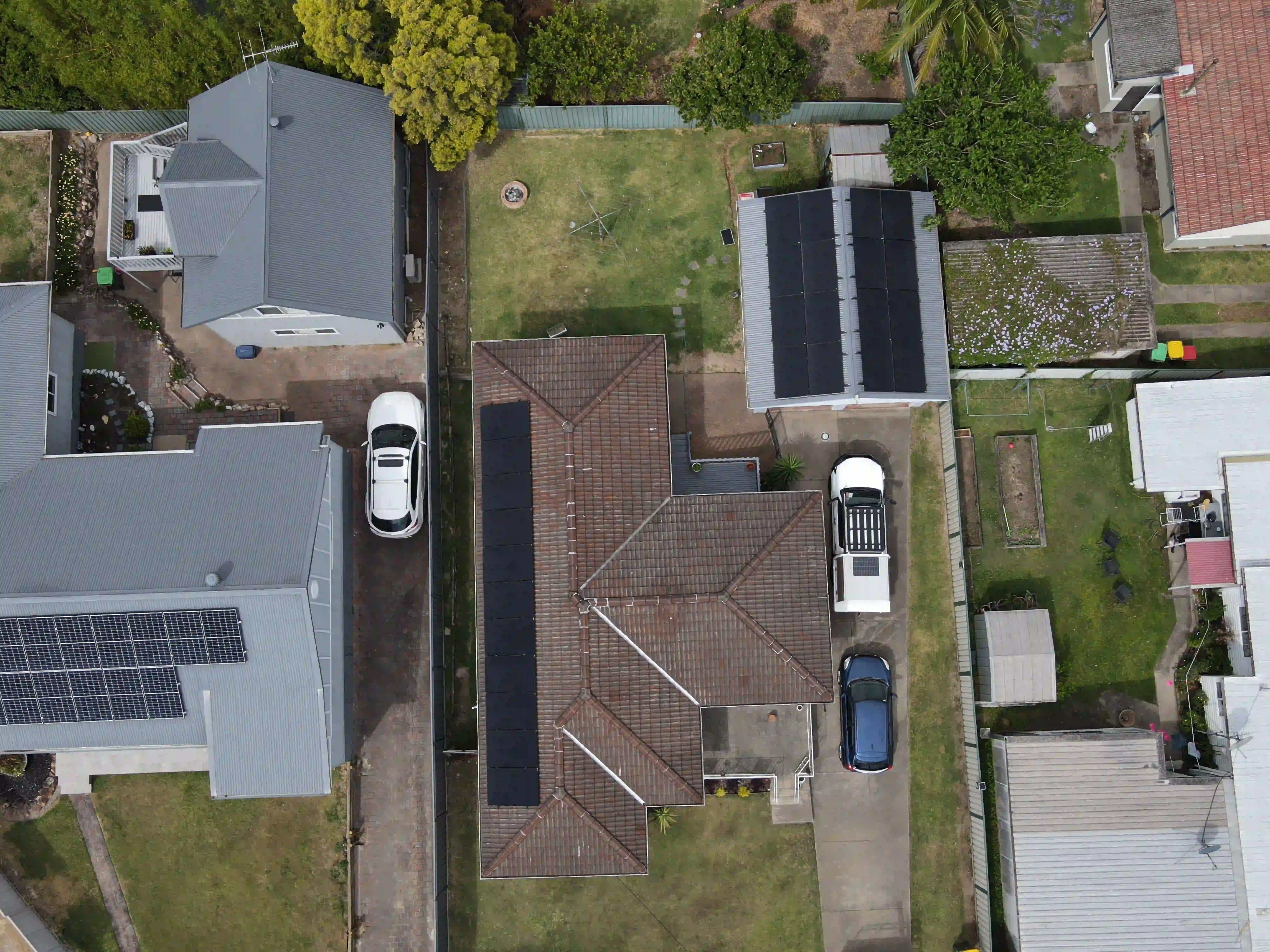 Overhead drone shot of the completed Waratah rooftop solar array