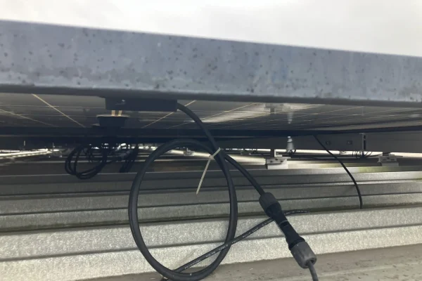 Rooftop DC cables touching a rood - breach of AS5033