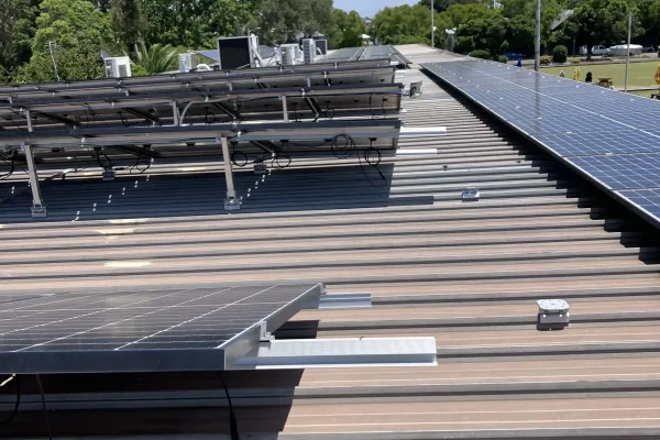 Panels and rail with incorrect spacings. Panels are sagging.